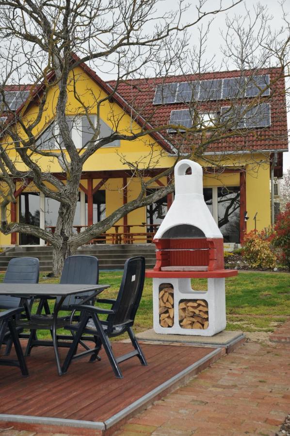 Bed and Breakfast Casa Napsugár Panzió Apostag Esterno foto
