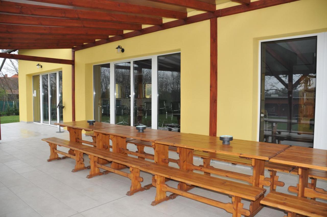 Bed and Breakfast Casa Napsugár Panzió Apostag Esterno foto